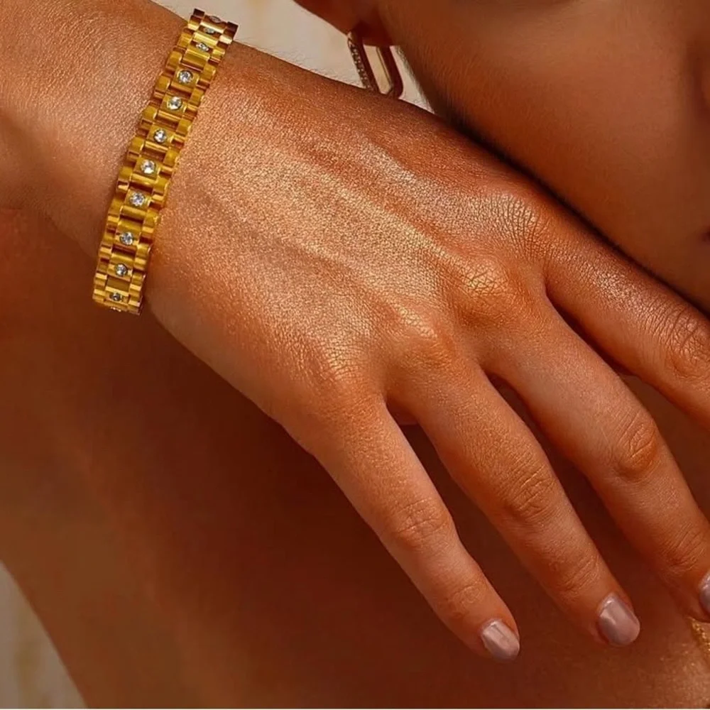 Elegant Gold Bracelet for Women - Picture 3 of 3